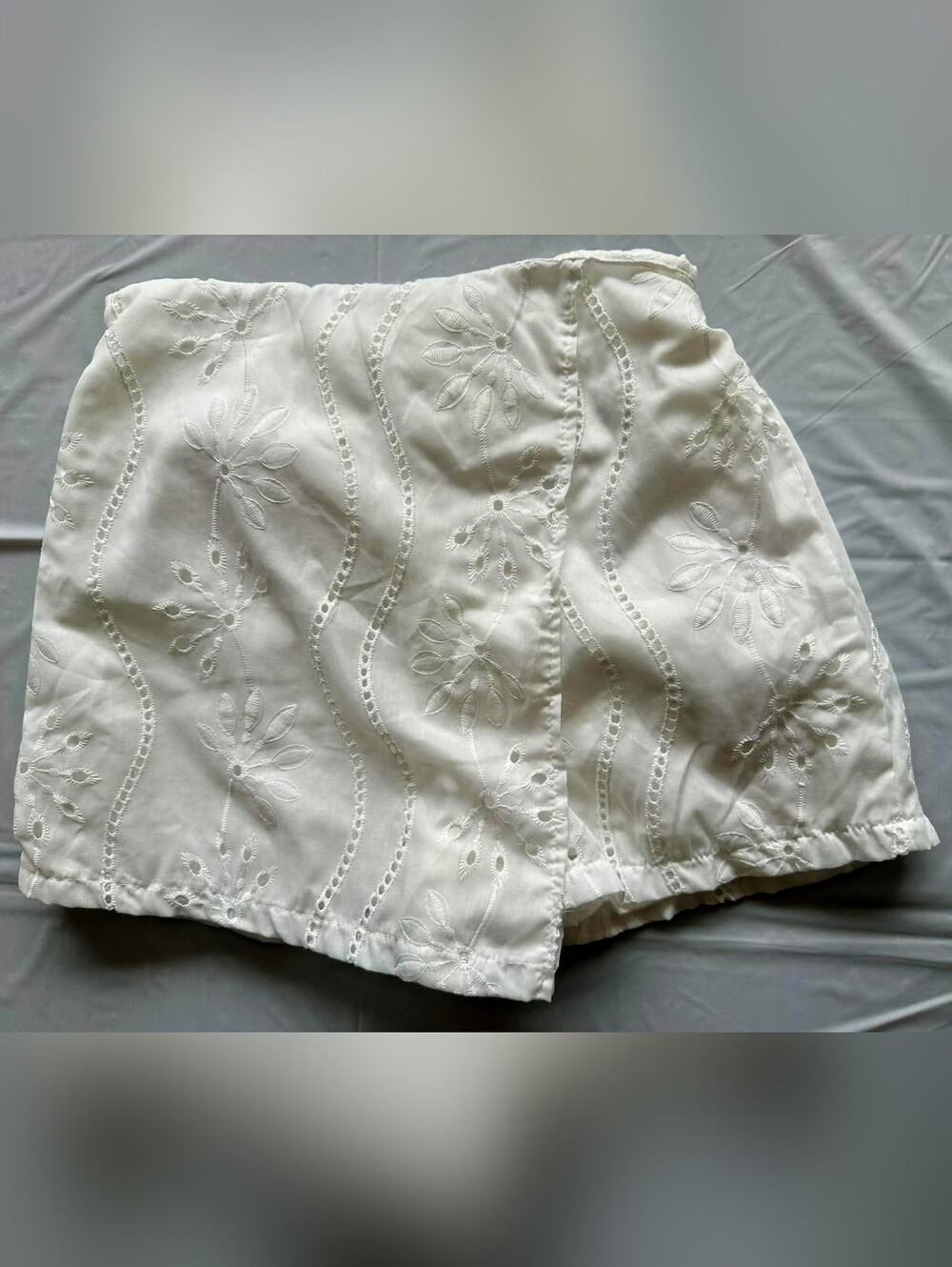 White Eyelet Skort Women’s Small Floral Embroidered Wrap Front Pull On Shorts